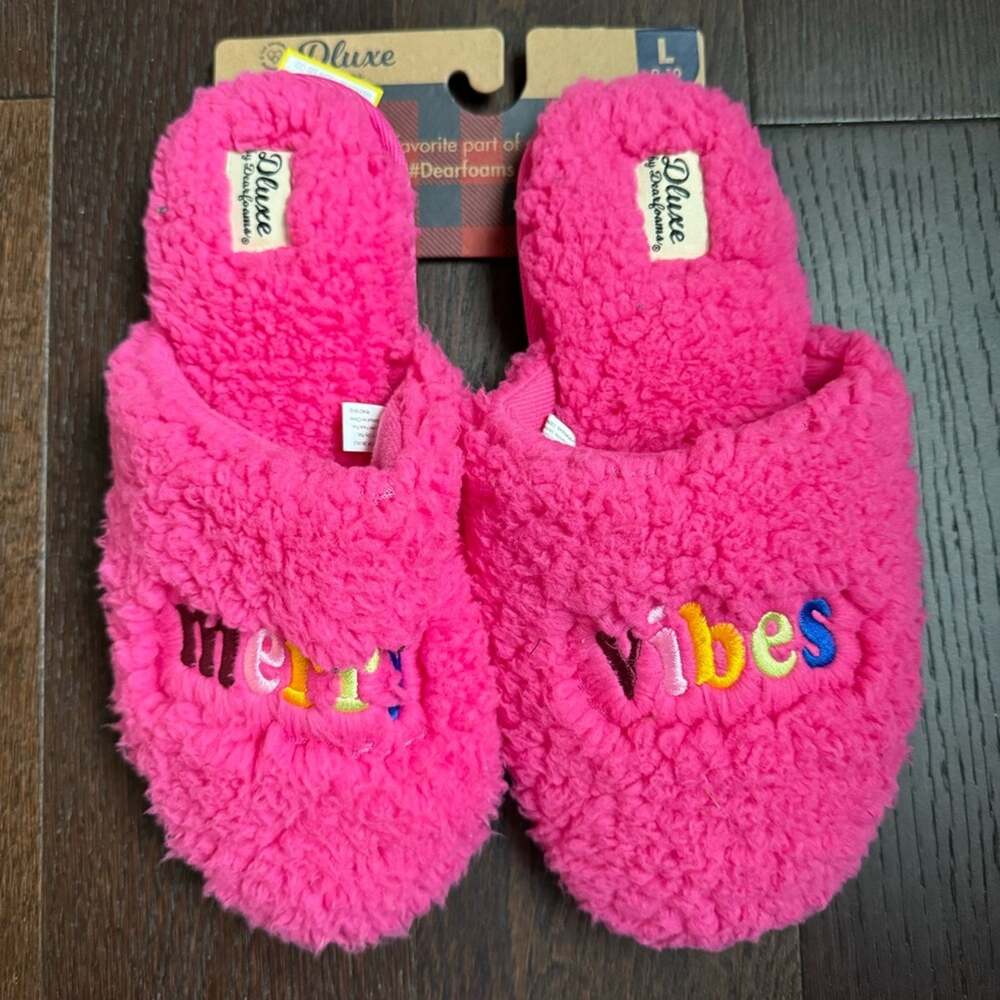 NWT - Wondershop by Target "Merry Vibes" Christmas Slippers (Large 9/10)